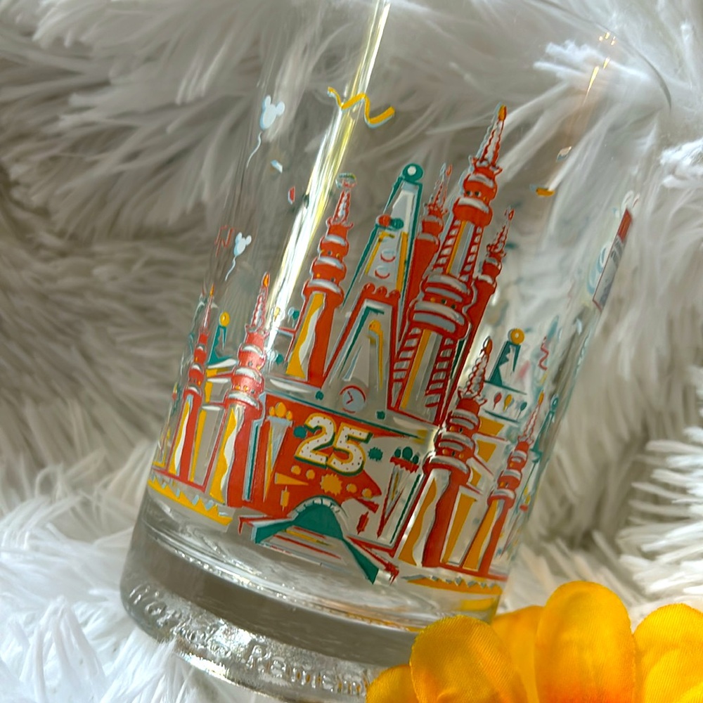 McDonald’s 25th Anniversary Disney Glass - Picture 4 of 6